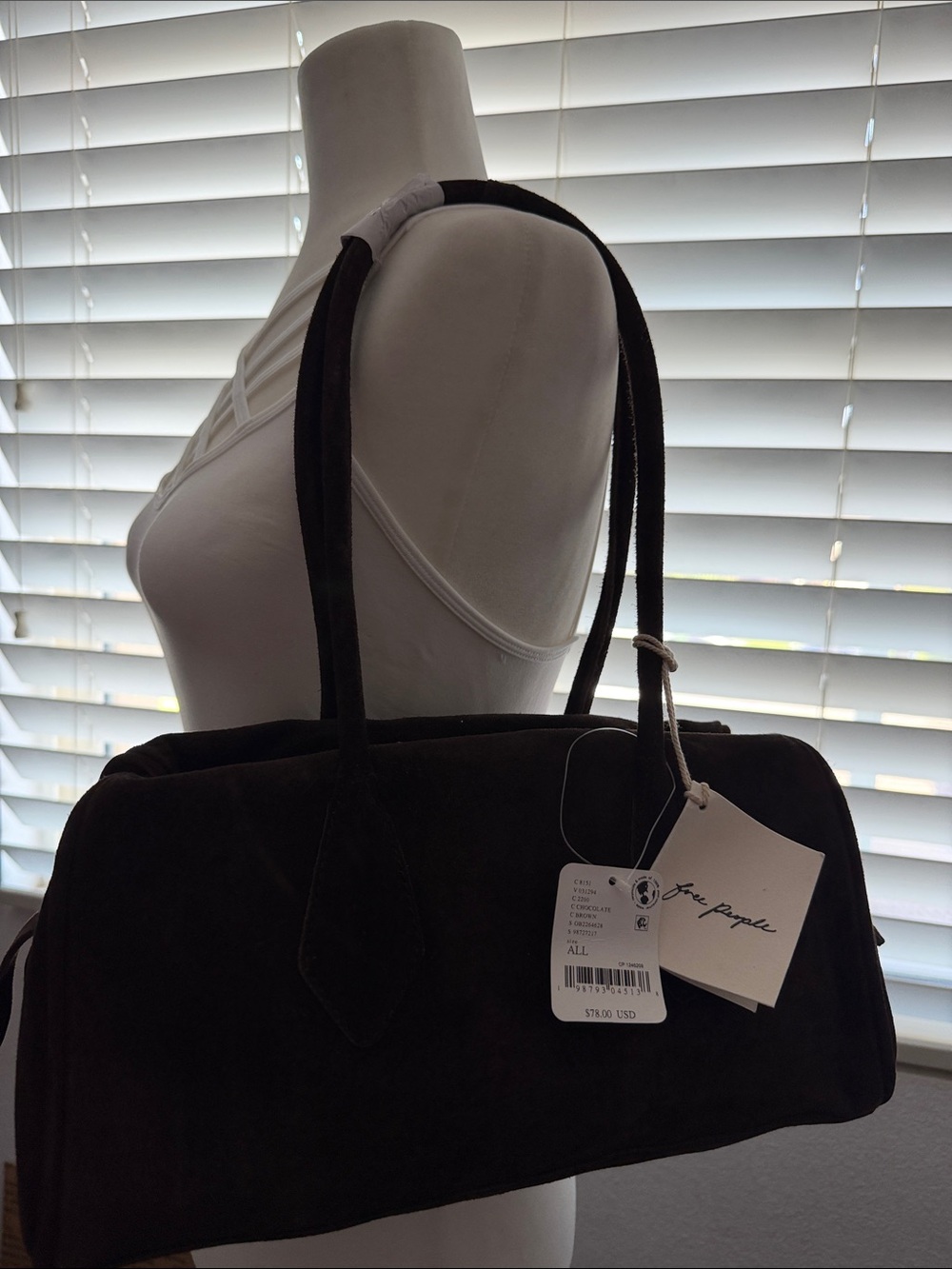 Free People 
NWT 
Sierra Shoulder Bag in Chocolate - Picture 13 of 13